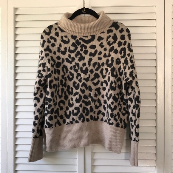 YET AGAIN Y Cheetah Print Sweater Size XS - Picture 2 of 7